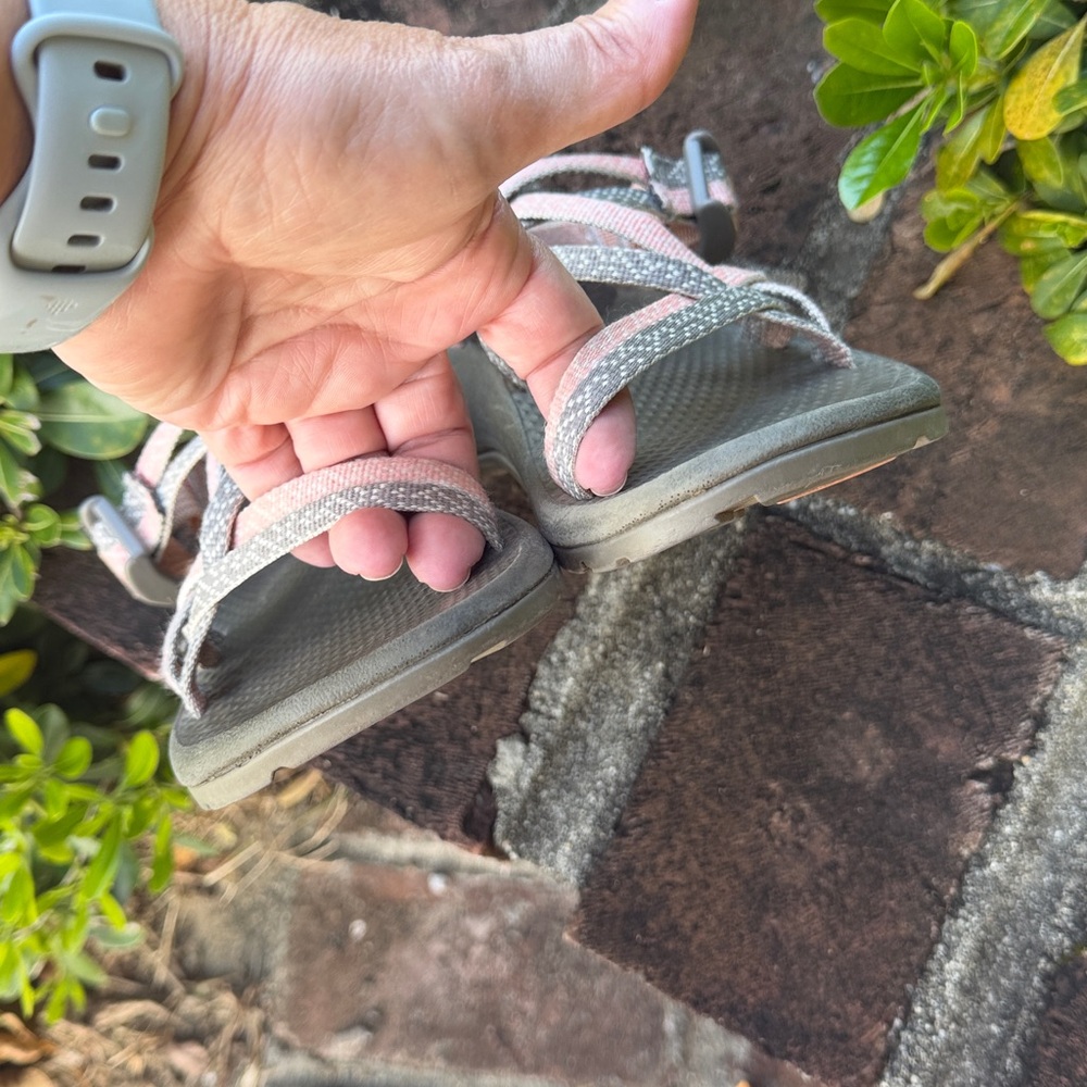 Chacos Gray and Pink Strappy Sandals Kids Size 2 - Picture 4 of 7